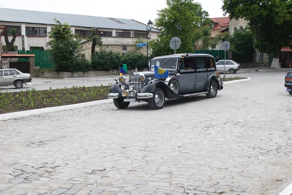 КАМЯНЕЦ-ПОДИЛСКИЙ, УКРАИНА - 06 ИЮНЯ 2009. Фестиваль ретро автомобилей в Каменце-Подольском, Украина — стоковое фото