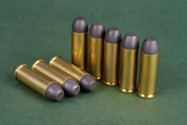 The Wild West period Revolver cartridges dating to 1872 on green background — Stock Photo, Image