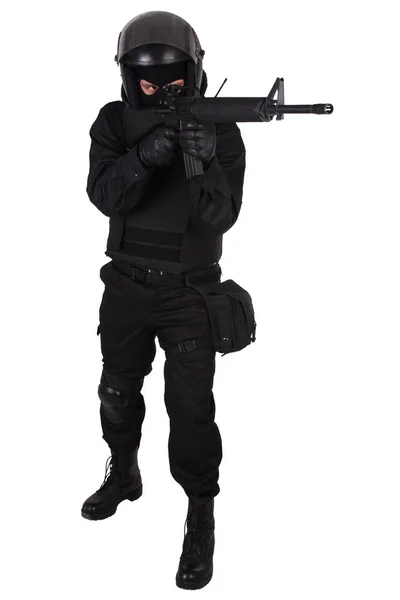 SWAT tiszt gépkarabély a fekete egyenruha — Stock Fotó