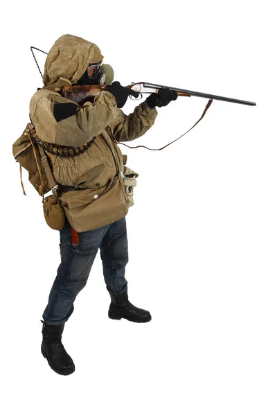 Stalker in gasmasker met wapen — Stockfoto