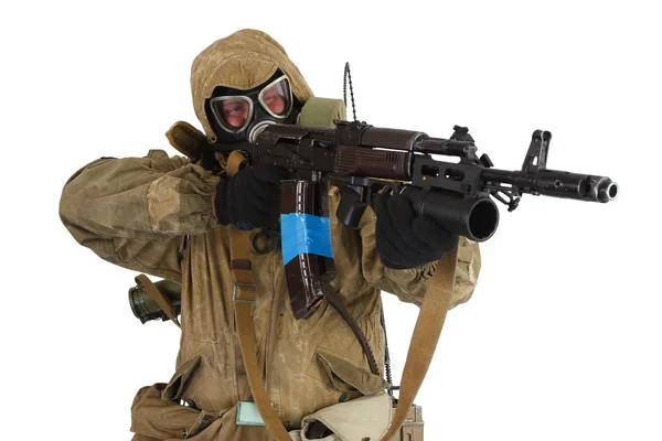 Stalker in maschera antigas con arma — Foto Stock