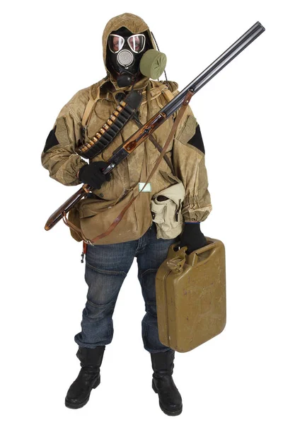 Сталкер в газовій масці зі зброєю — стокове фото