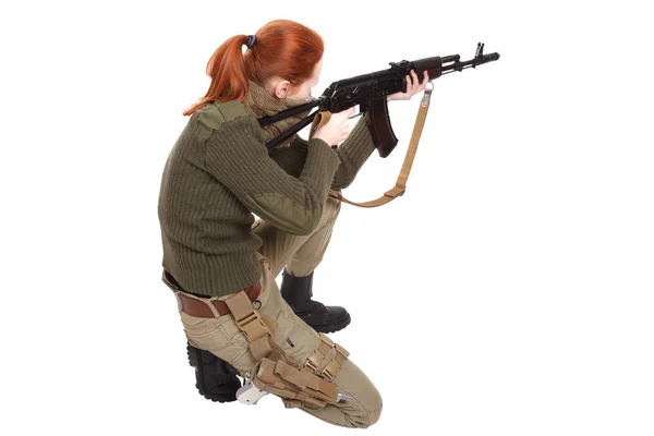 Söldnermädchen mit ak-47 Gewehr — Stockfoto