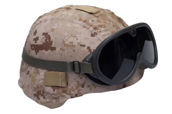 Us marines kevlar helmet with desert camouflage cover and protective goggles — Stock Photo, Image