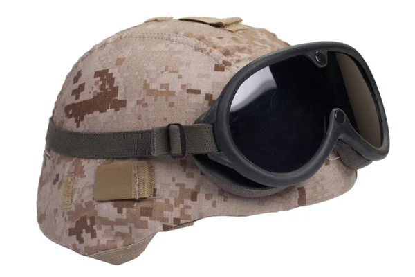 Us marines kevlar helmet with desert camouflage cover and protective goggles — Stock Photo, Image
