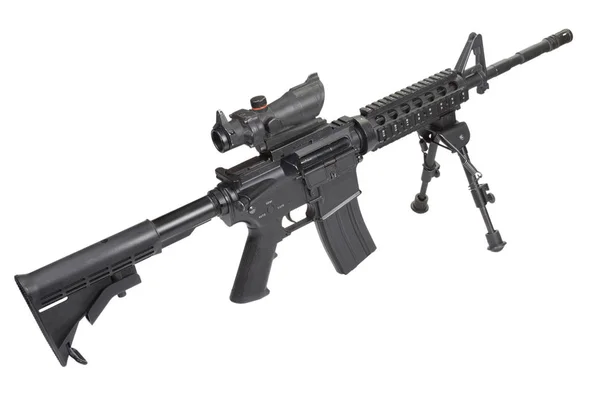 Assault rifle med bipod isolerad på en vit bakgrund — Stockfoto