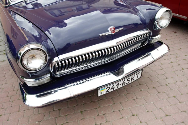 Kamyanets-podilsky, ukraine - 06. Juni 2009. retro car festival in kamyanets-podilsky, ukraine — Stockfoto