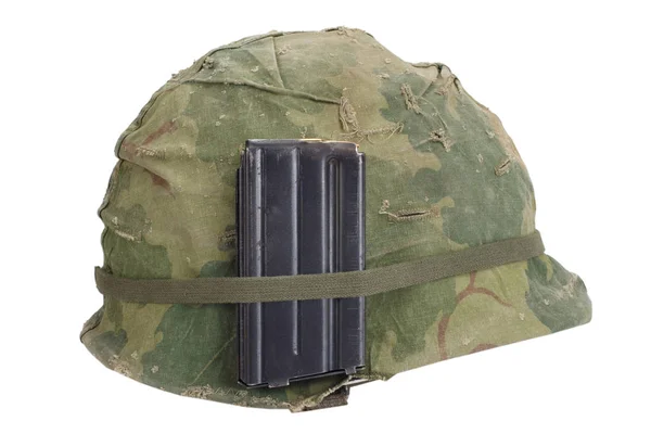 Capacete Exército Dos Eua Período Guerra Vietnã Com Capa Camuflagem — Fotografia de Stock