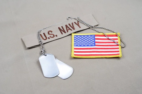 Kiev, Ukrajna - május 9., 2015. US Navy ág a kazettát, kutya címkék, és nekünk zászló a javítás, a sivatagi terepszín egységes — Stock Fotó