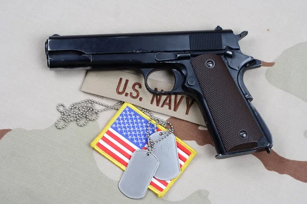 Handfeuerwaffe Auf Marine Uniform — Stockfoto