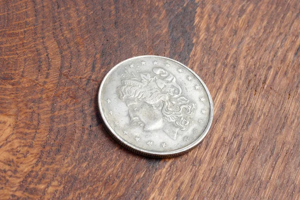 Staré Retro Stříbrný Dolar Dřevěné Pozadí — Stock fotografie