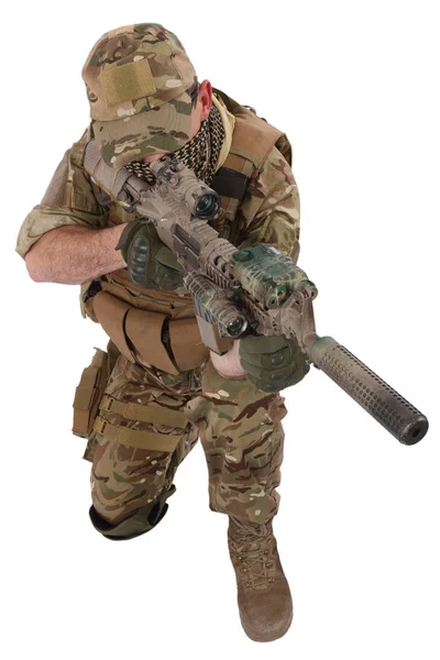Betreiber Einer Privaten Militärfirma Mit Sturmgewehr Auf Weißem Hintergrund — Stockfoto