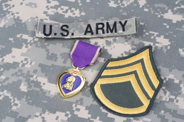 KIEV, UKRAINE - March 6, 2016. Purple Heart award on US ARMY camouflage uniform — Stock Photo, Image