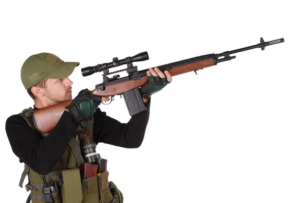 Частный Военный Подрядчик Наемник Снайперской Винтовкой M14 Изолированной Белом — стоковое фото
