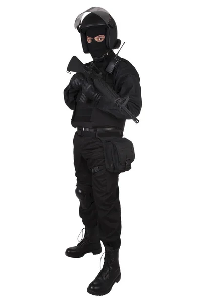 Ufficiale Swat Con Fucile Assalto Uniforme Nera Isolato Bianco — Foto Stock