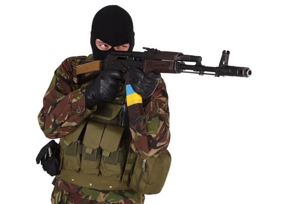 Ουκρανικά Παραστρατιωτικές Εθελοντής Καλάσνικοφ Που Απομονώνονται Λευκό — Φωτογραφία Αρχείου