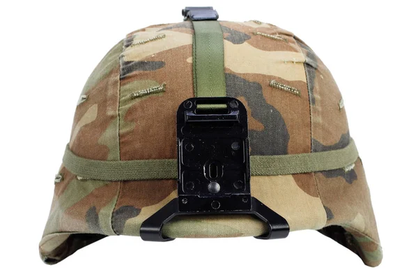 Armee Kevlar Helm Mit Nachtsichtbefestigung Isoliert Auf Weiß — Stockfoto