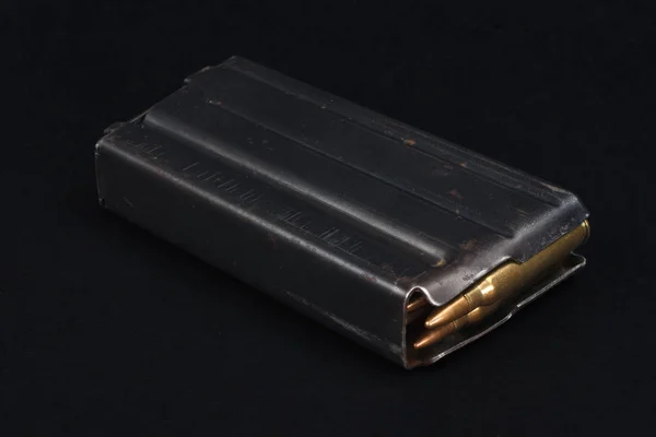 US Army M-16 Rifle 20rd Magazine Vietnam periodo di guerra con munizioni — Foto Stock