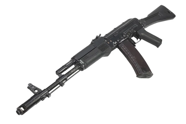 Moderní Kalašnikov Ak 74m útočná puška na bílém — Stock fotografie