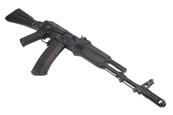 Moderno fucile d'assalto kalashnikov AK 74M su bianco — Foto Stock