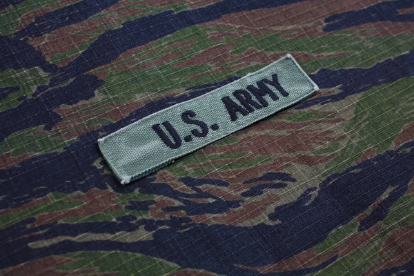 基辅, 乌克兰-2016年9月12日。美国陆军分支胶带上的老虎条纹伪装制服 — 图库照片