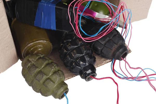 Bomba de correo IED - Dispositivo explosivo improvisado en buzón aislado en blanco — Foto de Stock