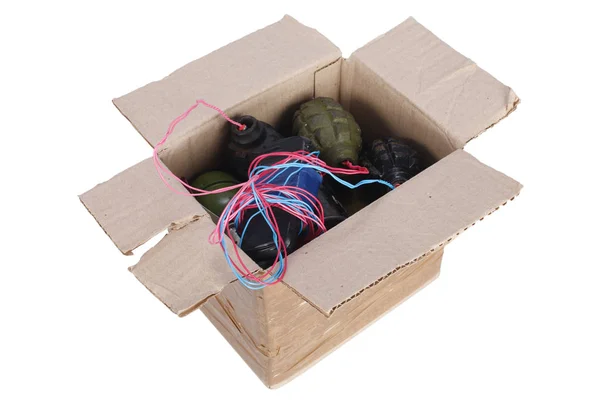 Bombă poștală IED Dispozitiv exploziv improvizat în cutia poștală izolată pe alb — Fotografie, imagine de stoc