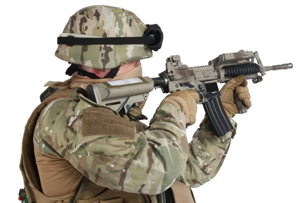 Rifle shooting - soldier with assault rifle — Stockfoto