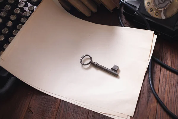 Old retro vintage typewriter and blank sheet of paper with key on wooden board — 스톡 사진