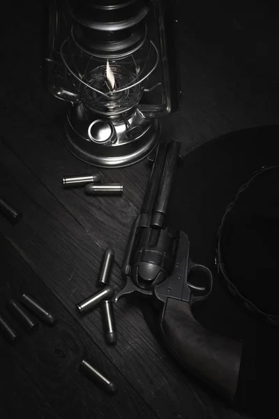 Old western cold blast lantern and revolver gun with cartridges — Stock Photo, Image