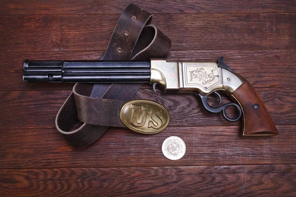 Оружие Дикого Запада - Volcanic Repeating Pistol with US Army belt with buckle and silver dollar — стоковое фото