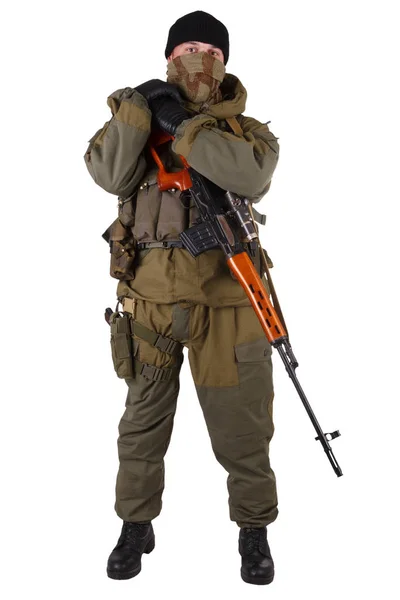 Upprorisk krypskytt i rysk uniform med Svd krypskyttegevär — Stockfoto