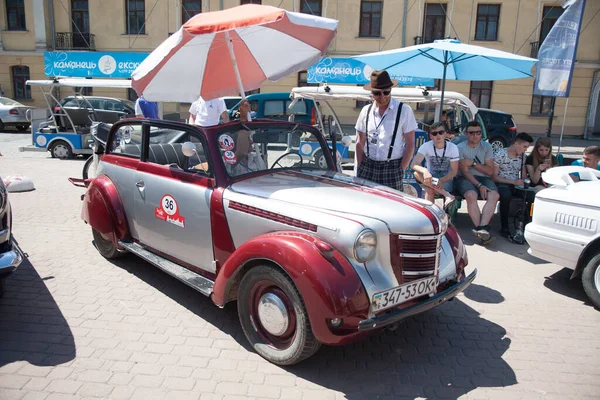 Καμίνι Ποντιάνσκι Ουκρανία Ιουνίου 2019 Ρετρό Φεστιβάλ Αυτοκινήτων Στο Kamyanets — Φωτογραφία Αρχείου