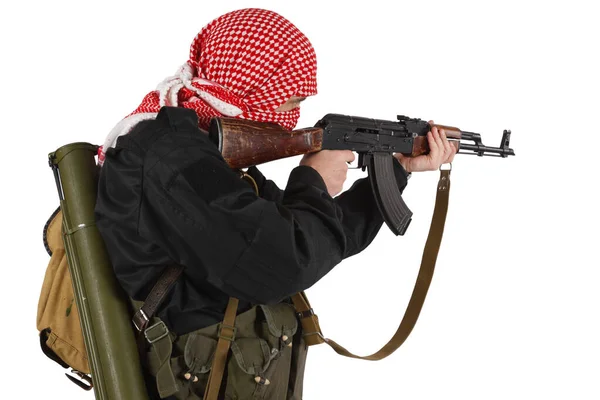 Guerillas Schwarzer Uniform Mit Keffiyeh Mit Sturmgewehr Isoliert Auf Weiß — Stockfoto