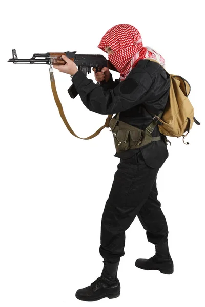 Guerrilla Zwart Uniform Met Keffiyeh Met Aanvalsgeweer Geïsoleerd Wit — Stockfoto