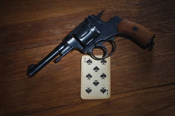 Orosz Rulett Nyolc Pikk Fonott Kártya Revolver Egy Patron Dob — Stock Fotó