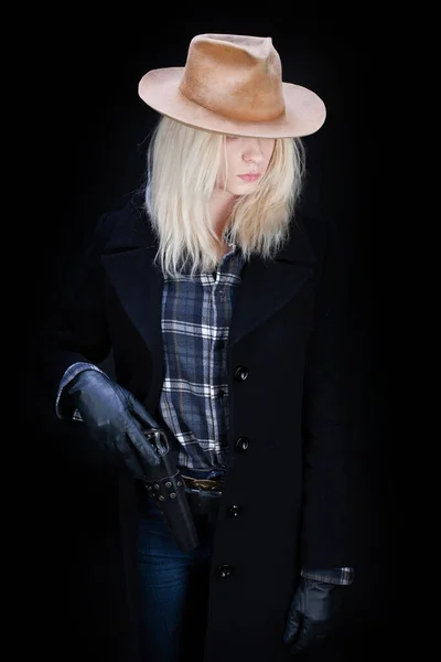 Sauvage Ouest Blonde Fille Avec Revolver Sur Fond Noir — Photo