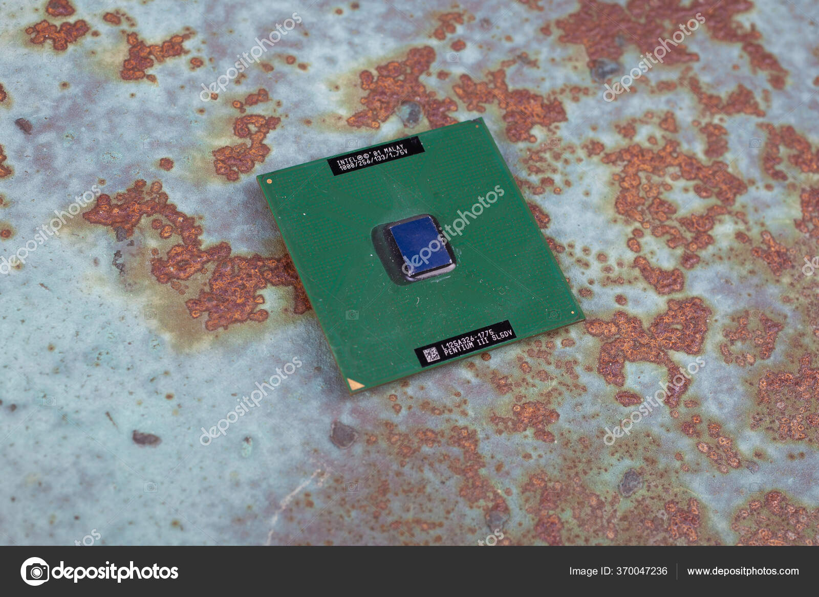 Kyiv Ucrania Abril 2020 Unidad Procesador Intel Pentium Iii Sobre