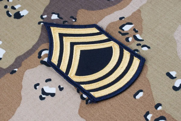 Mai 2018 Army Sergent Chef Grade Patch Sur Uniforme Camouflage — Photo