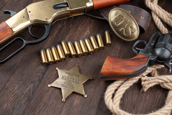 Pistolas Del Salvaje Oeste Munición Insignia Mariscal Con Dólares Plata —  Fotos de Stock