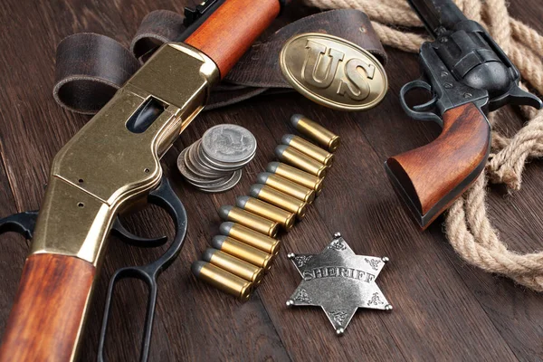 Armas Del Salvaje Oeste Munición Insignia Del Sheriff Con Dólares — Foto de Stock