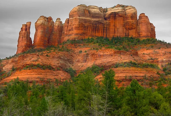 Sedona's Cathedral Rock viewed from Back O Beyond Trail — Stock Photo, Image