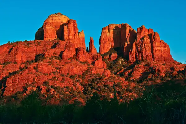 Red Cathedral Rock at sundown — Stock Photo, Image