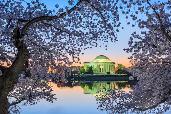 Monumento a Jefferson en primavera — Foto de Stock