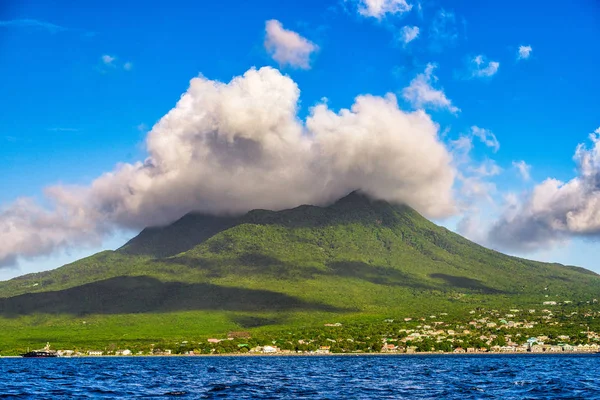 尼维斯火山岛 — 图库照片