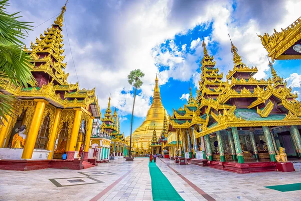 Пагода shwedagon в місті yangon — стокове фото