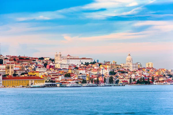 Lisboa, Portugal en el río — Foto de Stock