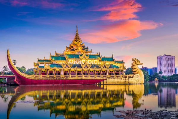 Myanmar schwimmender Palast — Stockfoto