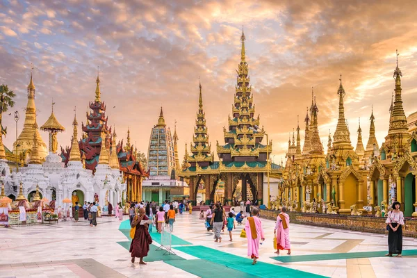 Shwedagon pagode em Mianmar — Fotografia de Stock