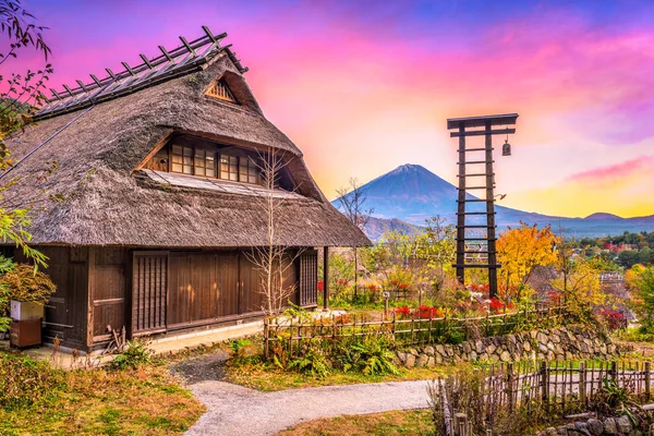 Dorf und Fuji — Stockfoto